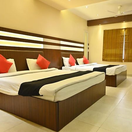 Hotel Royal Cottage Kanpur Bagian luar foto