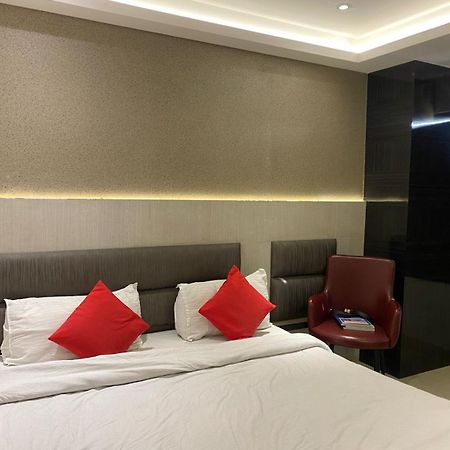 Hotel Royal Cottage Kanpur Bagian luar foto