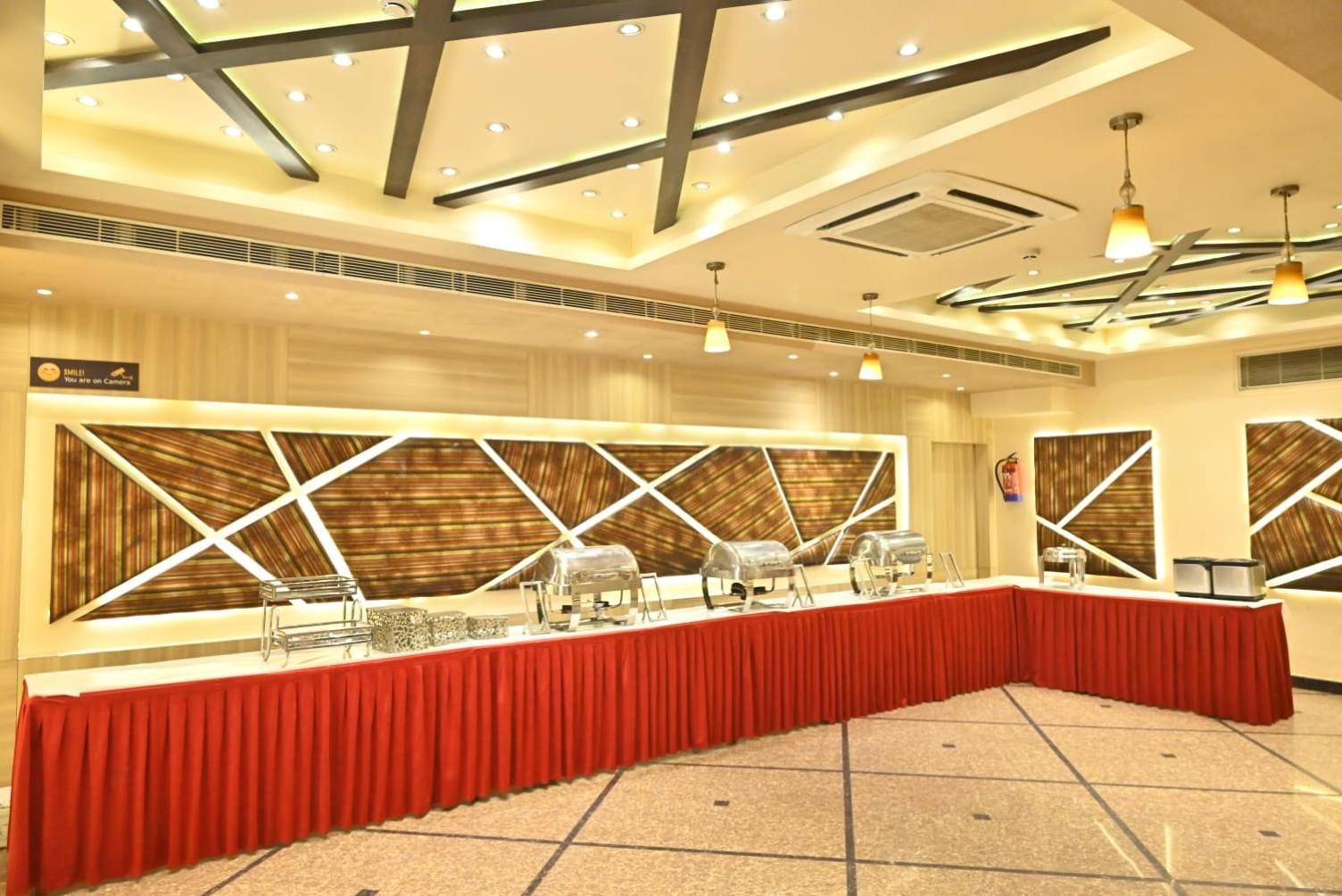 Hotel Royal Cottage Kanpur Bagian luar foto