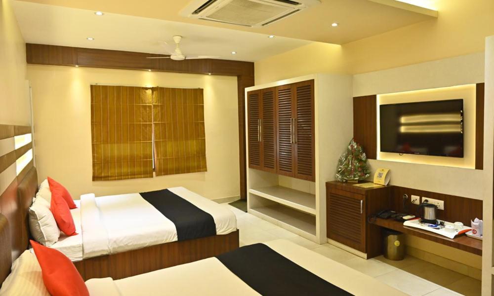 Hotel Royal Cottage Kanpur Bagian luar foto