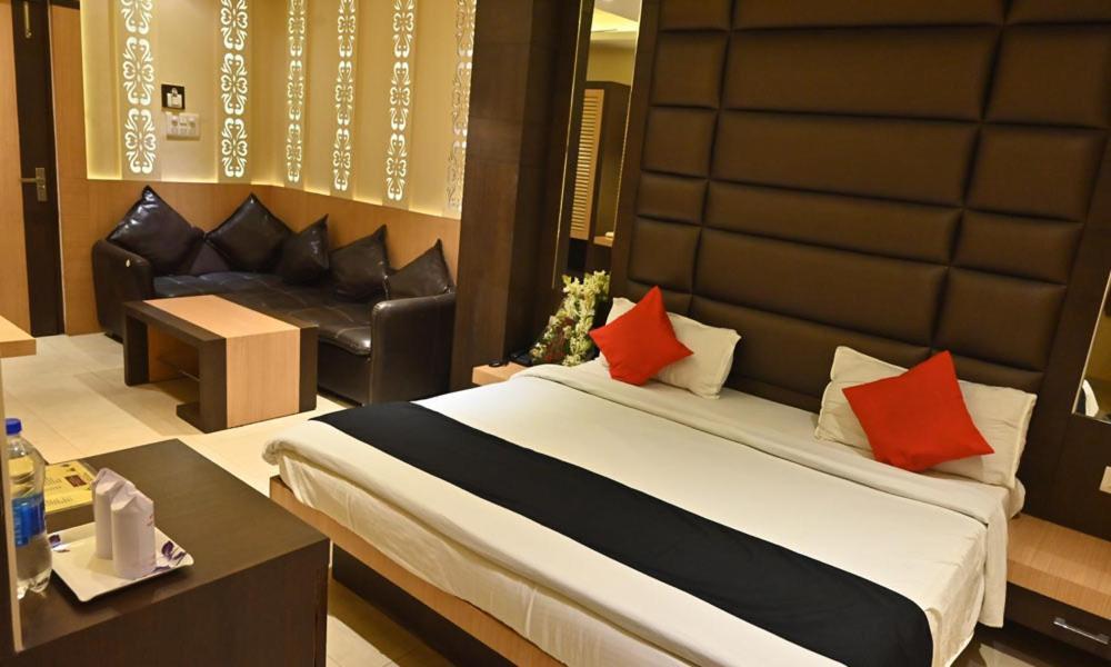 Hotel Royal Cottage Kanpur Bagian luar foto
