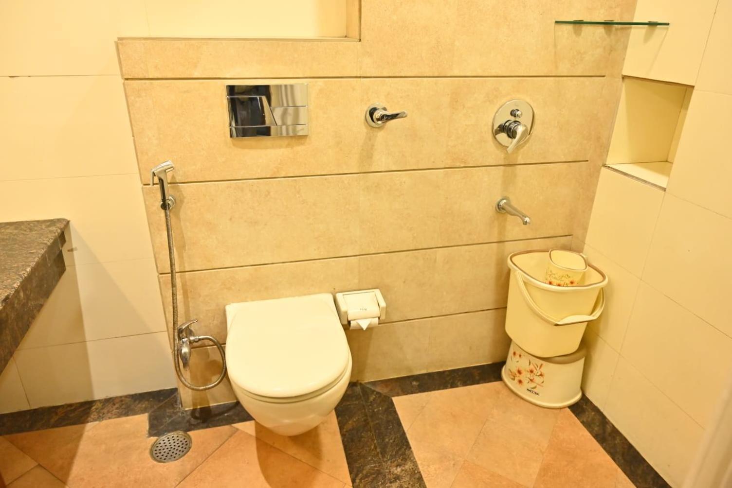 Hotel Royal Cottage Kanpur Bagian luar foto